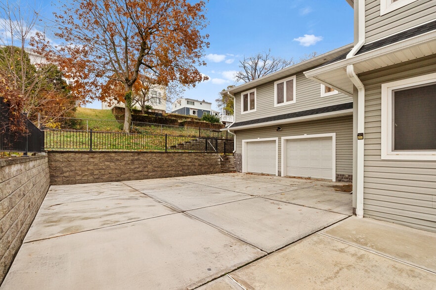 Parking - 71 Saint Marys Pl