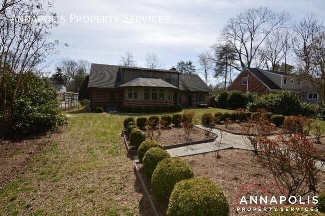 Building Photo - 208 Avondale Cir