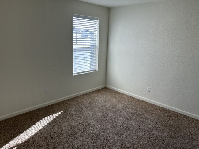 Building Photo - 4 Bedroom Home with His and Hers Closets in Weston Ranch, Gated Community!