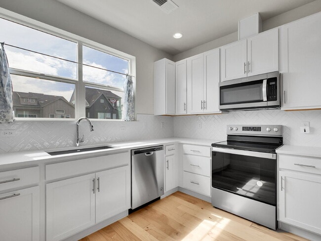 Building Photo - $2,350 - 2 Bed, 2.5 Bath Townhome in Broom...