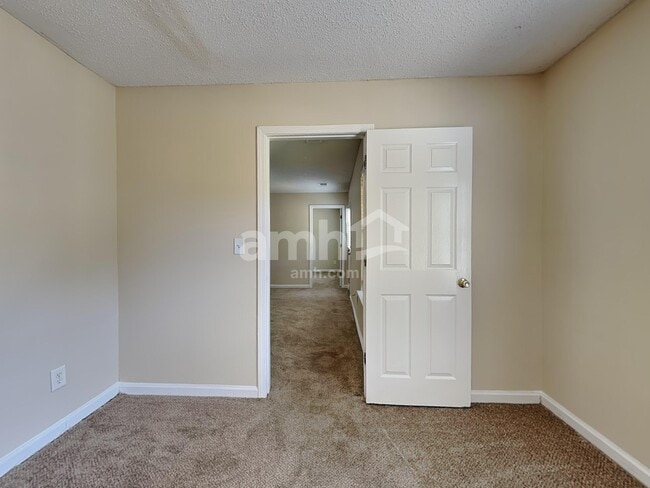 Building Photo - 2901 Horseshoe Bend Rd SW