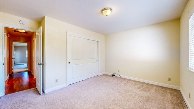 Building Photo - Well Maintain West Side Single Story 3 bedroom 2 bathroom home with 2 car garage