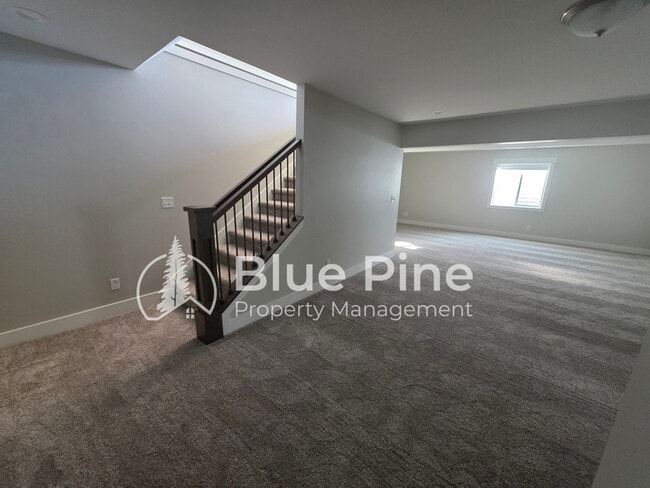 Building Photo - 4589 Blackstone Dr