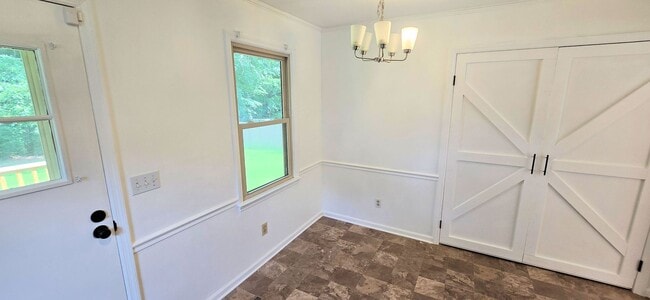Building Photo - Cutest move-in ready brick ranch in Pfafft...