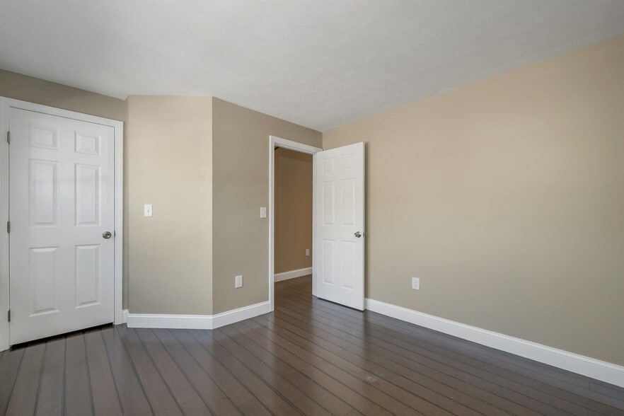 Building Photo - 32 Cadogan Way