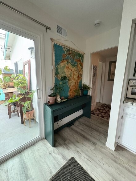 Building Photo - 5312 Seashore Dr