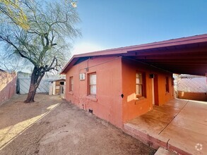 Building Photo - 1 Bedroom Cottage with Yard, Porch and Off...