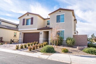 Building Photo - Stunning 2 story home!