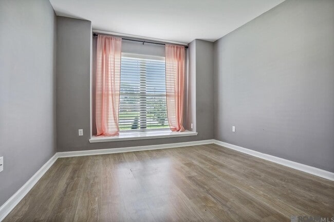 Building Photo - 659 Douglas Andrew Ave