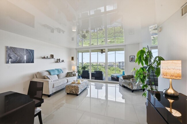 Building Photo - 4015 W Palm Aire Dr