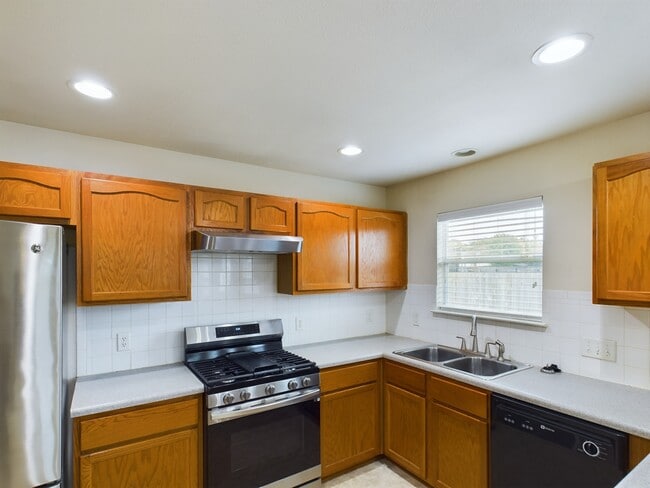 Building Photo - 15123 Meredith Ln