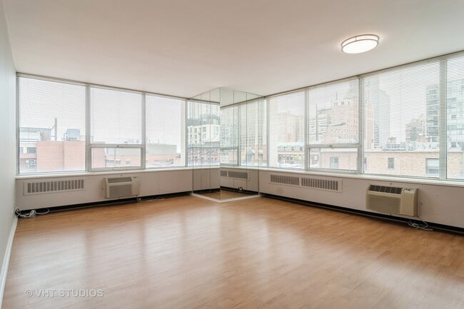 Building Photo - 70 W Burton Pl