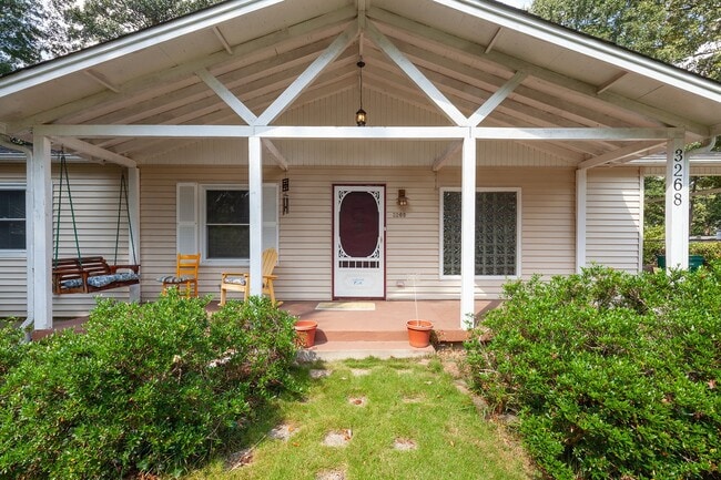 Building Photo - 3BR/2.5BA in Ideal Smyrna Location w/ Deck...
