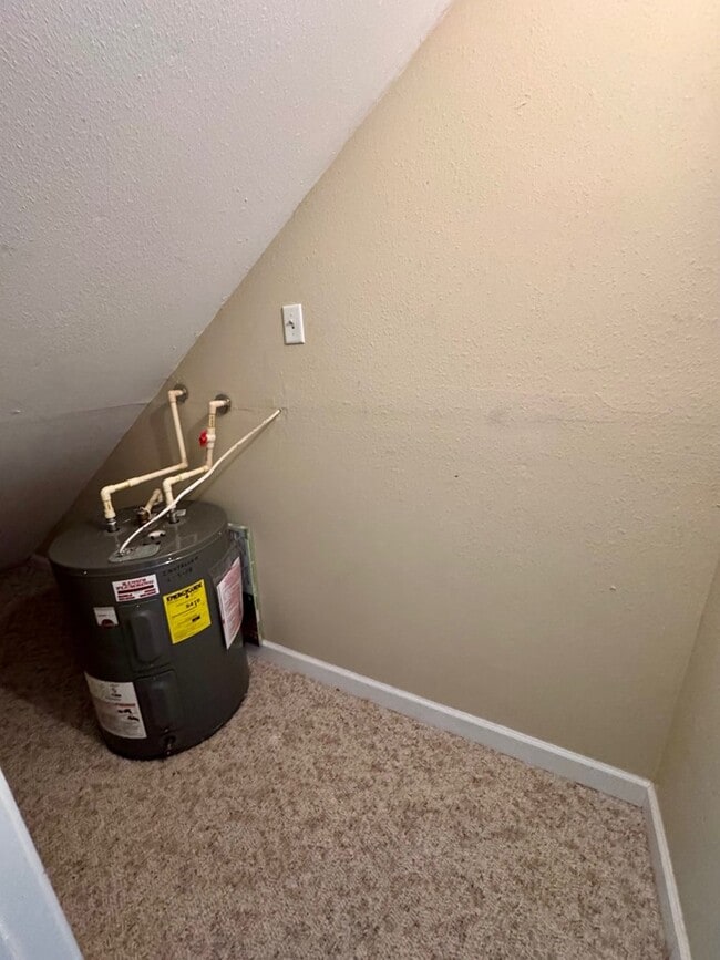 Building Photo - 208 Sawyer Ln