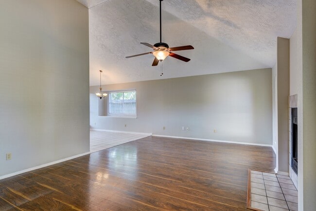 Building Photo - 412 Meadowpoint Dr