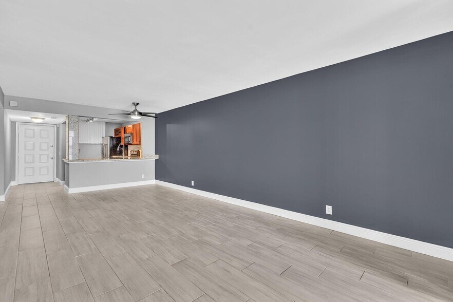 Building Photo - 109 Lake Emerald Dr