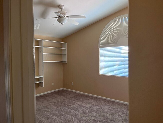 Building Photo - 4746 W Carla Vista Dr