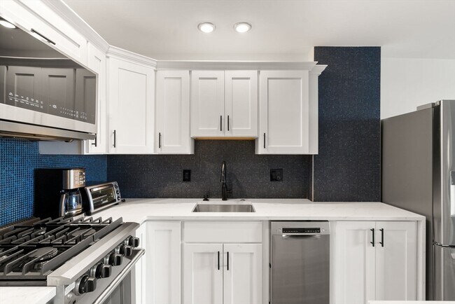 Building Photo - 151 Tremont St