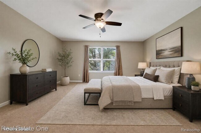 Building Photo - 699 Bay Pointe Dr