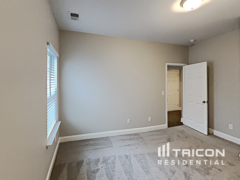 Building Photo - 261 Bexley Way