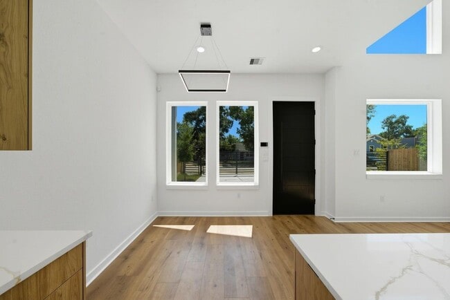 Building Photo - 5029 Van Fleet St