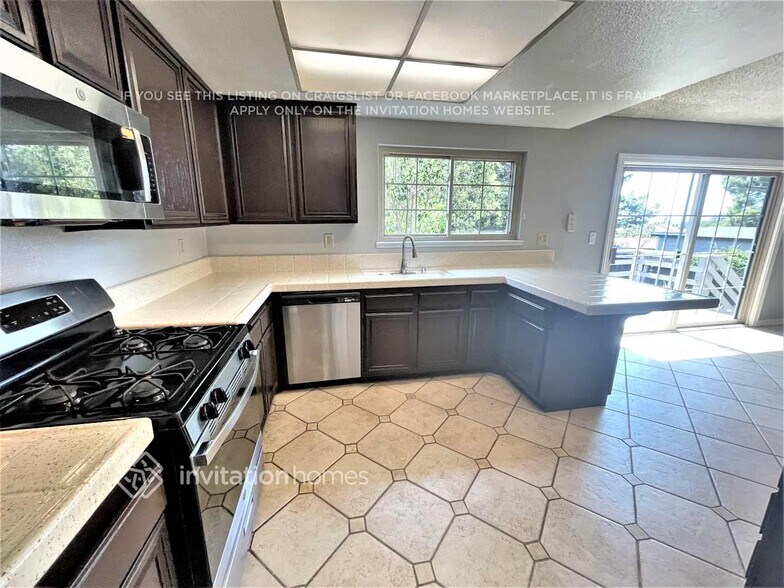 Building Photo - 143 Smokey Hills Dr