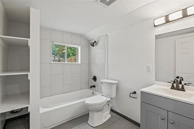 Building Photo - 2136 SW 23rd St
