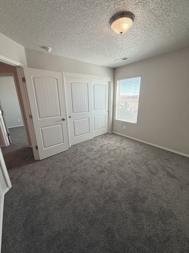Building Photo - 8936 Mission Ridge Dr