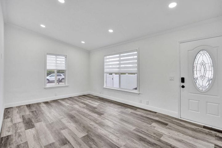 Building Photo - 229 SW 1st Ave