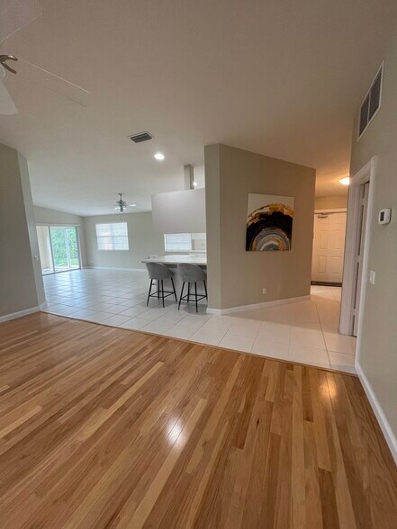 Building Photo - 4949 Kingston Way