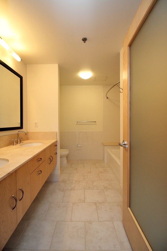 Building Photo - Exceptional 1 bd + bonus, City Views in Pe...