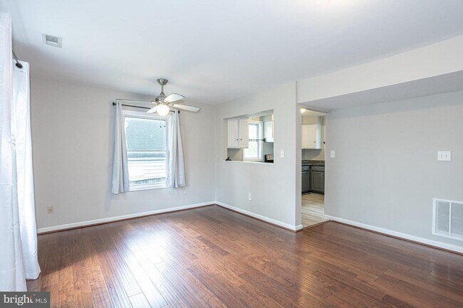 Building Photo - 2416 Fort Dr
