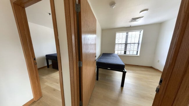 Bedroom - Collegiate Campus Apartments