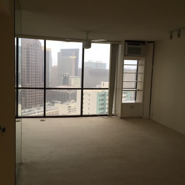 Building Photo - Honolulu Tower - High Floor, Ocean and City View!!!