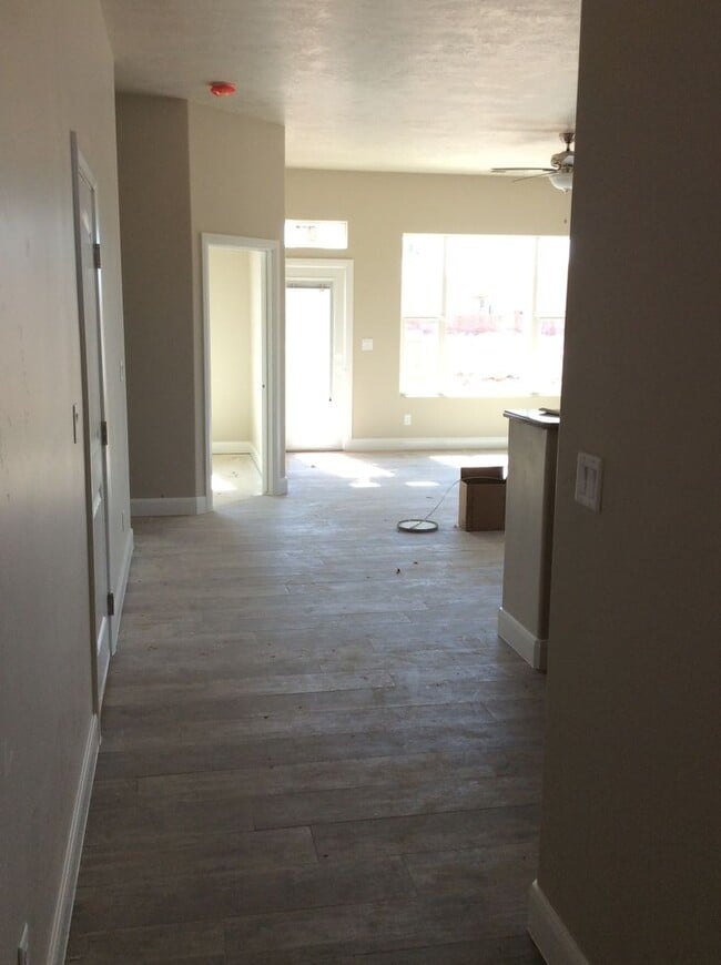 Building Photo - Townhome in Hurricane