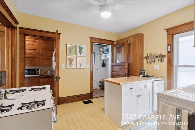 Building Photo - 3932 Garfield Ave