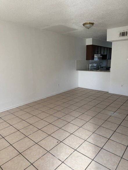 Building Photo - 4870 Alsace St