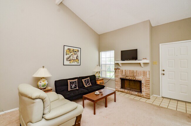 Building Photo - 6211 Ludington Dr