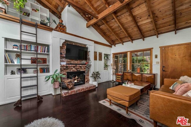 Building Photo - 9859 Easton Dr