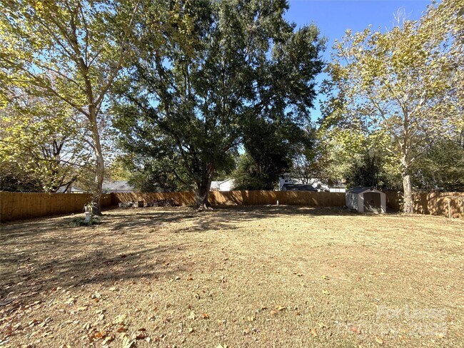 Building Photo - 2015 Bantry Ln