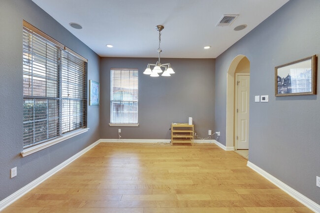 Building Photo - 10616 Big Thicket Dr
