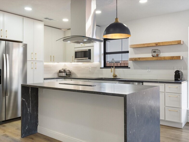 Building Photo - 3404 Newkirk Dr