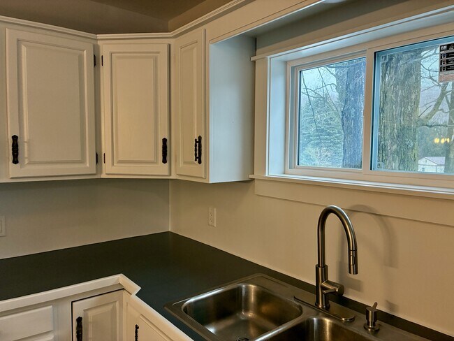 Building Photo - 8507 Maple St