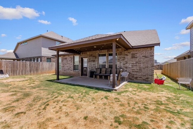 Building Photo - Beautiful Home