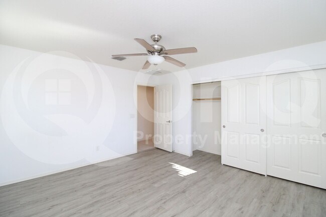 Building Photo - 1819 W Bonanza Dr