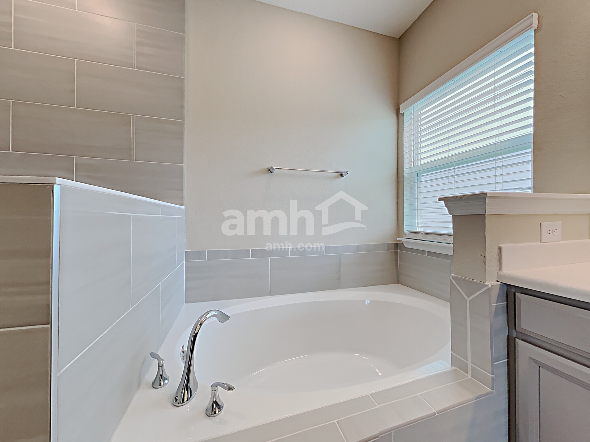 Building Photo - 143 Edge Park Trl