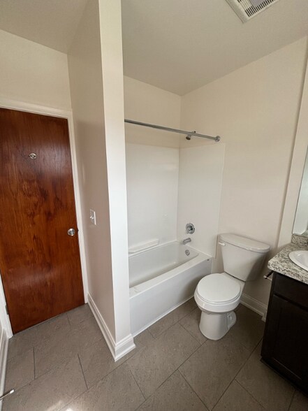 Building Photo - 85 Laverack Ave