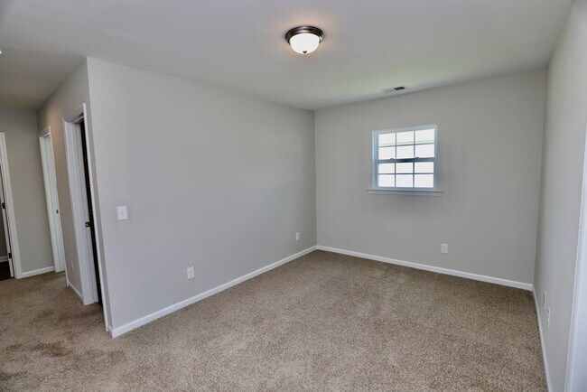 Building Photo - 3680 Moseley Dr