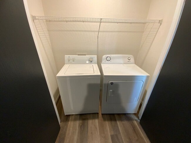 Building Photo - 4 Bedroom newly remodeled Duplex