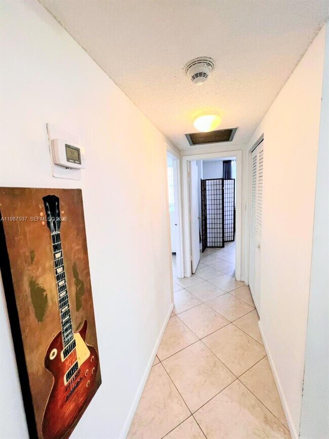 Building Photo - 300 Bayview Dr